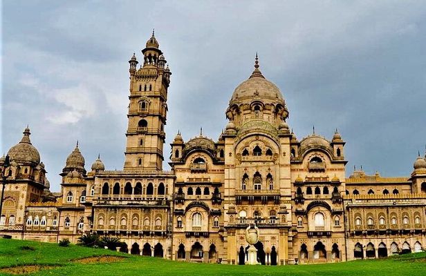 Vadodara Palace, Champaner & Pavagad temple from Ahmedabad with guide