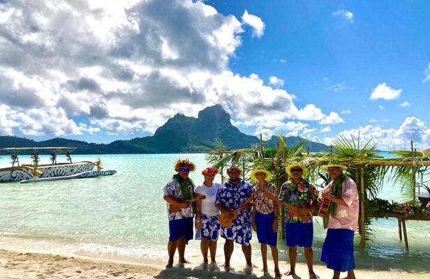 Lagoon Snorkeling Tour with Tahitian Oven Lunch in Bora Bora
