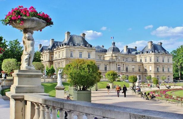 Paris Latin Quarter Walking Tour plus Seine River Cruise Option