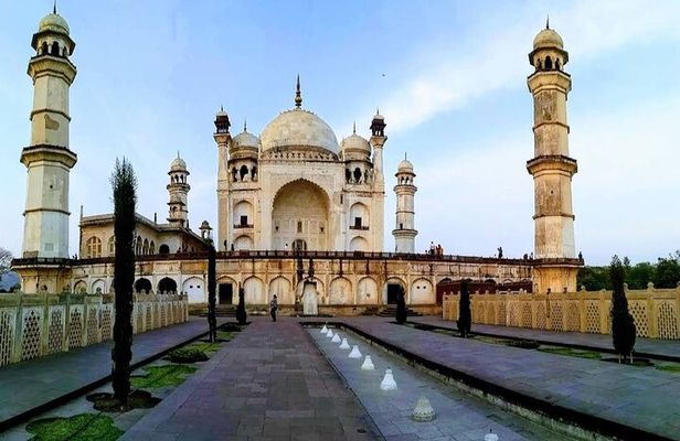 Private 3-Day Tour of Ajanta & Ellora Caves with Aurangabad City