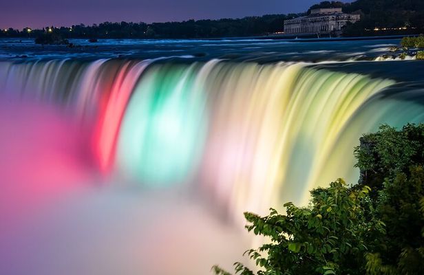 Niagara Falls Night Illumination Tour: Holiday Edition