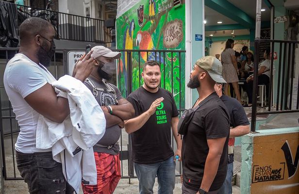 Comuna 13 Graffiti Tour Medellin l Private Tour