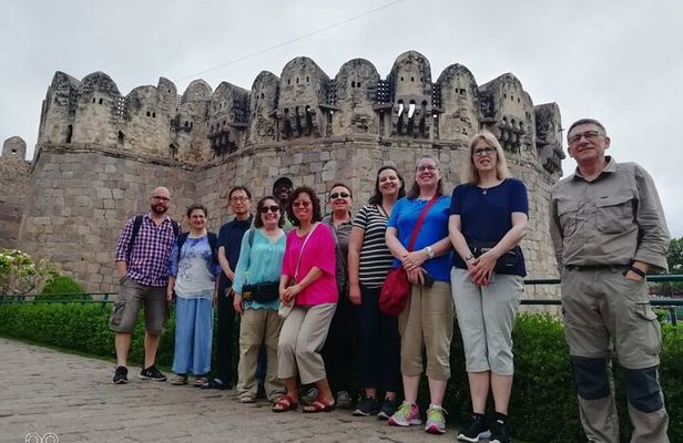 Private tour of Hyderabad in car with guide and lunch