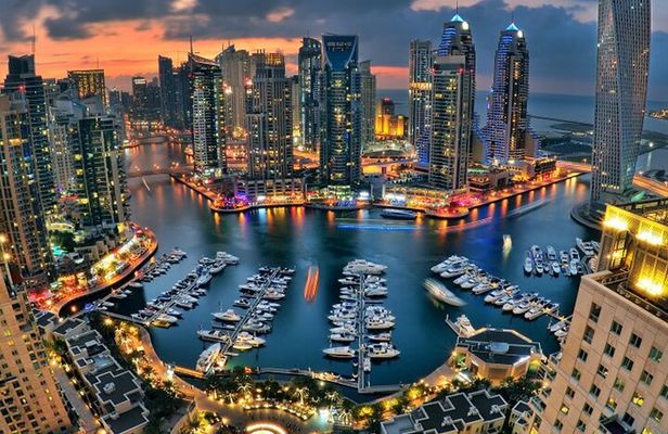 Enjoy Marina Luxury Yacht Tour with Breakfast