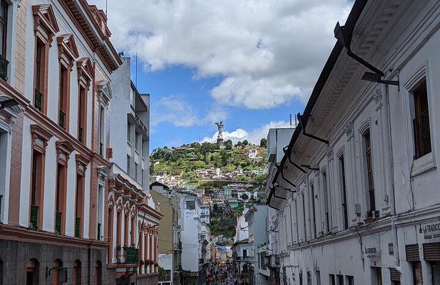 Quito Full Day Private Tour: Plazas, Churches, Teleférico and the Equator 