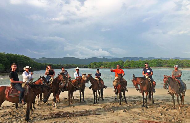 Guided Tour with Horseback Riding and Bioluminescence in Puerto Escondido