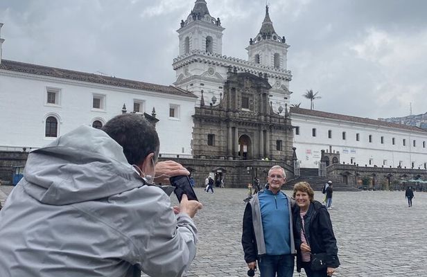 Private Day Tour of Quito and Middle of the World