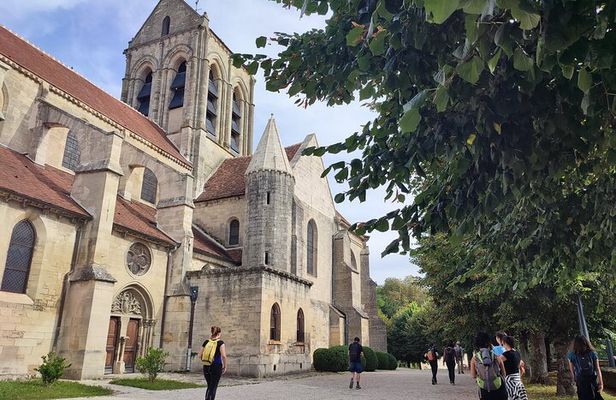 Hiking Adventure in Van Gogh's Footsteps with 6 miles walk