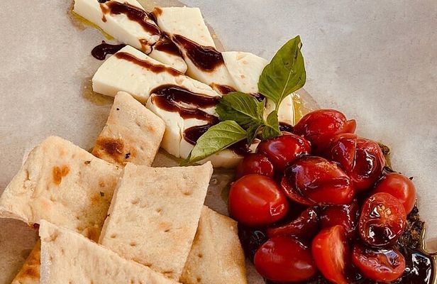 Mystery Puzzle Food Tour in Lahaina for 2 People