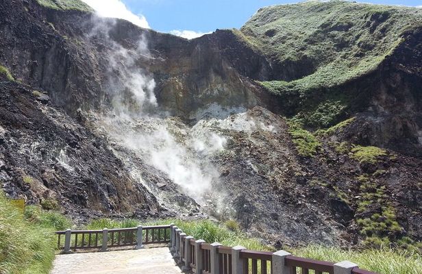 Beitou and Yangmingshan Day Tour from Taipei