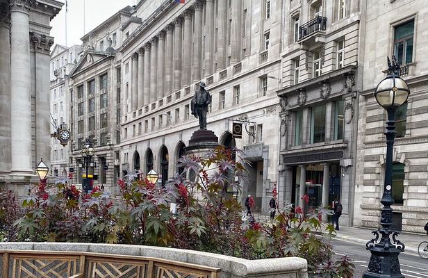 Money and Power in the City Sightseeing Tour