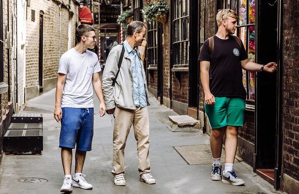 London Historic Pub Tour with a Local Tailored to Your Interests & Tastes