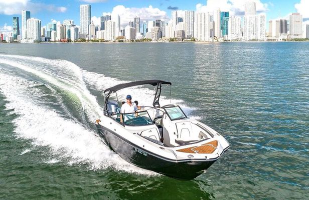 Miami Biscayne Bay Private Boat Experience with Captain
