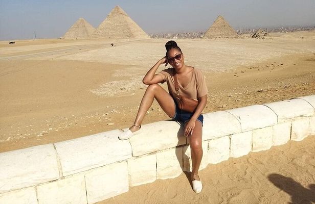 Giza Pyramids ,Egyptian Museum and Bazaar Private Tour with female tour guide