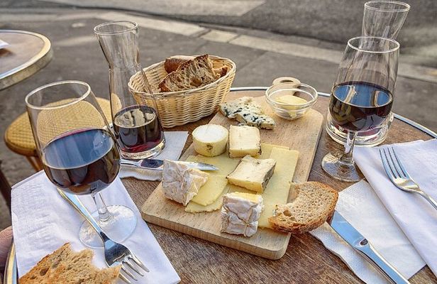 Turin: Sunset Food & Drinks Tour by Do Eat Better