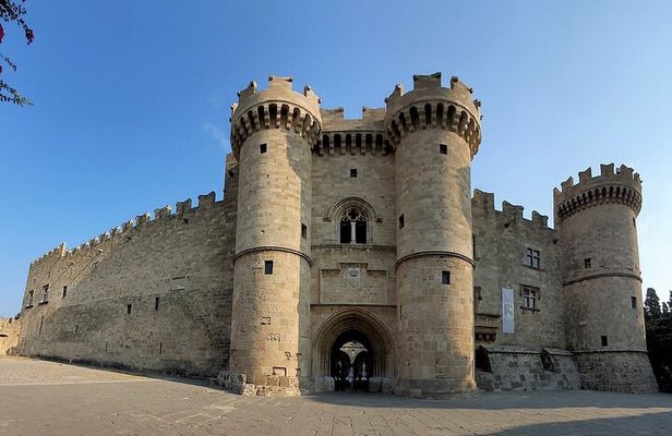 Rhodes in a Half - Day Tour : Explore the Medieval Town & Lindos