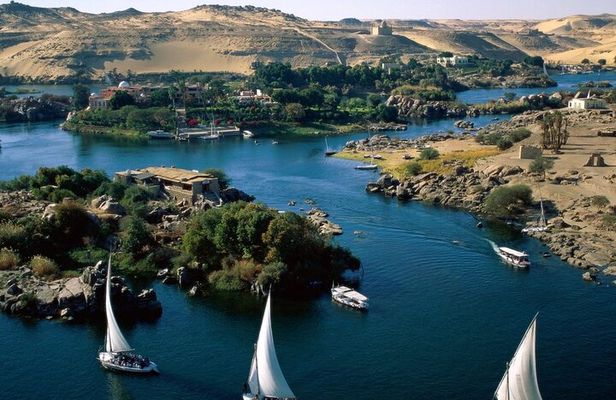 Luxor to Aswan 4-Night Nile Cruise from Hurghada