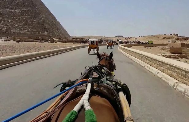 Top Attractions Tour in Giza Pyramids And Horse carriage With panoramic view