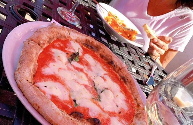 Hidden Gems Foodie Bicycling Tour of Downtown St Petersburg
