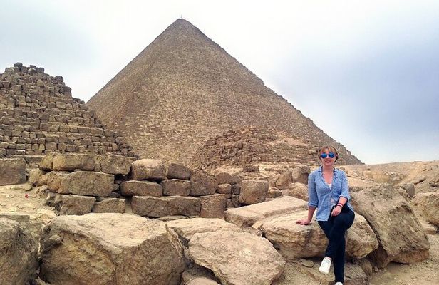Giza Pyramids, Memphis and Sakkara Tour