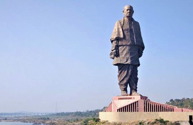 Statue of Unity tour from Ahmedabad in private car with lunch and guide