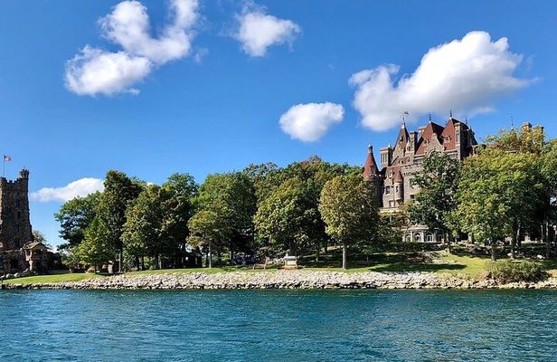 Boldt Castle and 2 Nation Tour