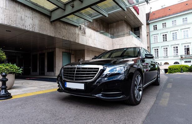 Mercedes S Class/BMW7 Private Budapest Half Day Tour