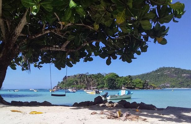 Beach hopping Tour on Mahe Seychelles