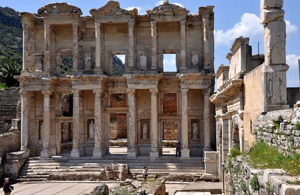 Private Ephesus Tour with Virgin Mary House by Vip Minivan
