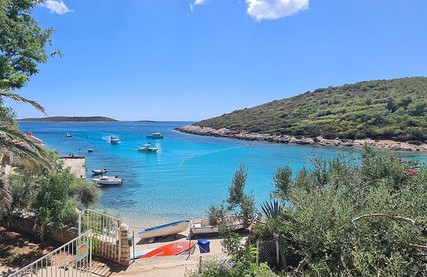 All-inclusive Gastro Blue Cave Tour from Split