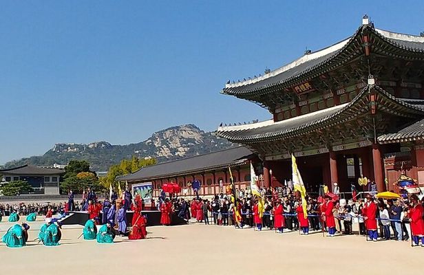 Free style private Tour(Essence of Seoul city or DMZ)