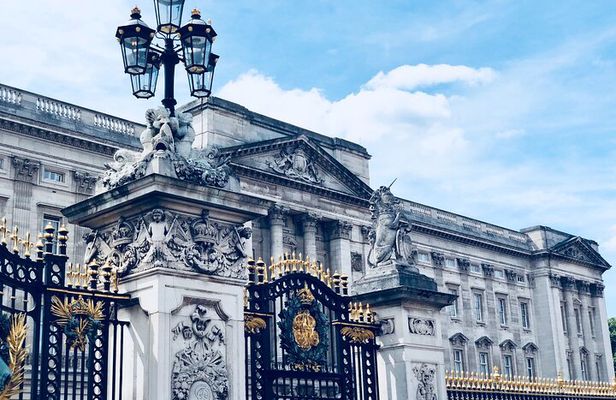 Royal London Walking Tour with High Tea at Kensington Palace
