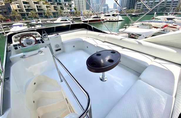 Dubai Yacht Tour – Private Luxury Yacht Charter from Dubai Marina