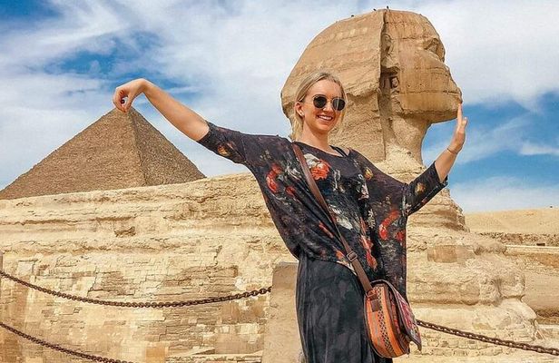 Private Tour to Giza Pyramids,Sphinx,Egyptian Museum&local lunch