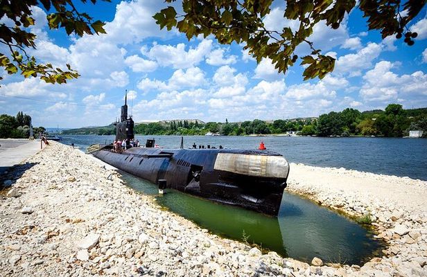 Private Tour in Museum of Glass and Museum Submarine Glory near Varna