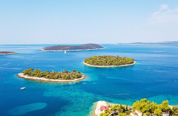 Speedboat Blue Lagoon & 3 Islands tour from Trogir