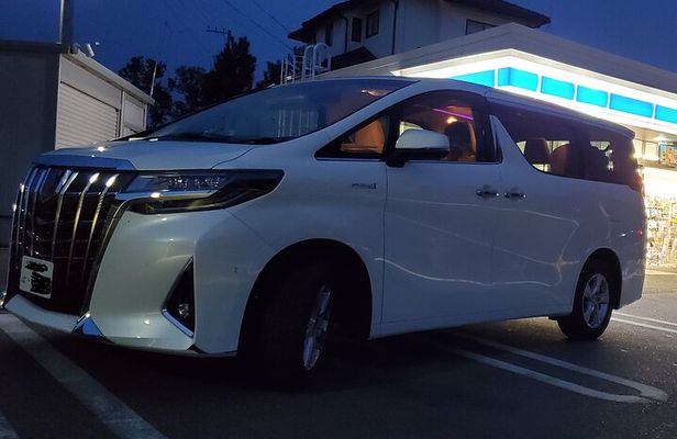 Luxury van Ride to famous car meet up spot Daikoku