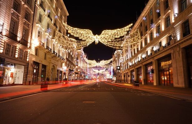 London Christmas Lights Private Car Tour with Driver Guide