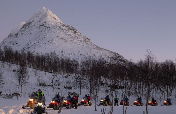 Snowmobile Evening Adventure outside Tromsø