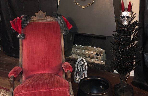 Santa and The Rougarou's Creepy Christmas Cruise & Haunted Trail