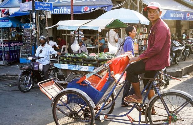 The Architecture of Phnom Penh by Cyclo