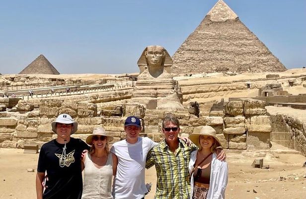 Private Full-Day Tour to Pyramids of Giza, Sakkara, Memphis and the Sphinx