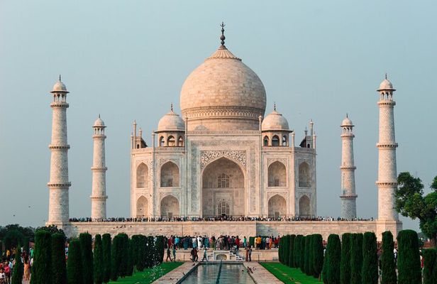 Visit Taj Mahal And Agra Fort At Sunrise with Private Guide/Breakfast Included