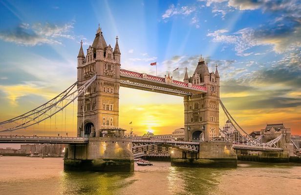 e-Scavenger Hunt London: Explore the City at Your Own Pace