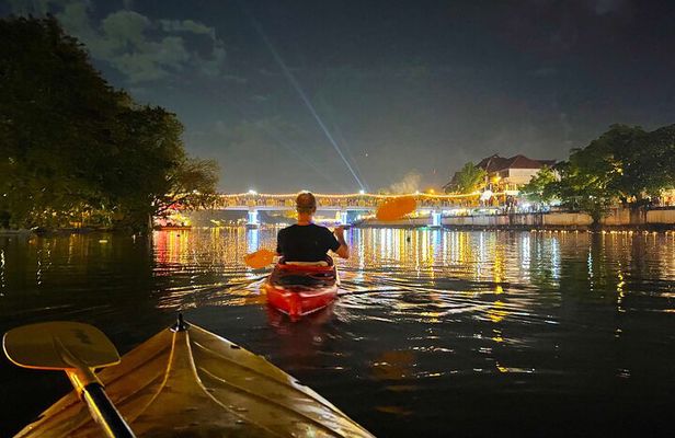 Chiang Mai: Kayak Under the Stars – 6 km to the Heart of the City