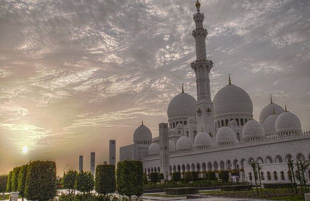 Private Outdoor Guided Tour in Abu Dhabi City