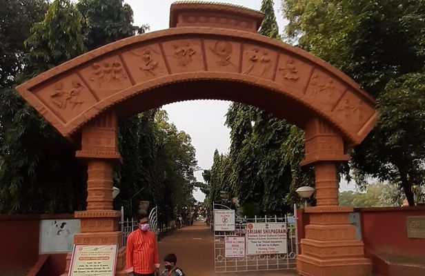 Shantiniketan Day Excursion from Kolkata by Train