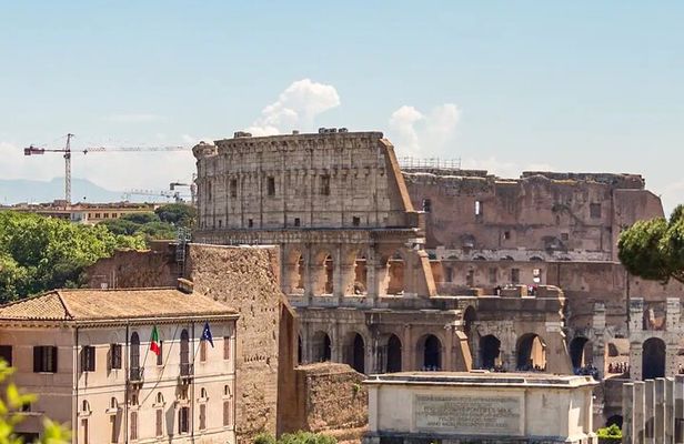 Night walk to discover all of Rome with a friend in total safety