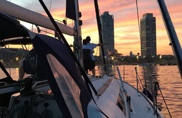 Sunset boat trip with open bar of cava (local champagne)