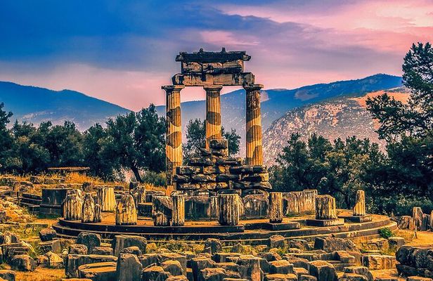 Discover Spiritual Delphi & Thermopylae Battlefield Private Trip
